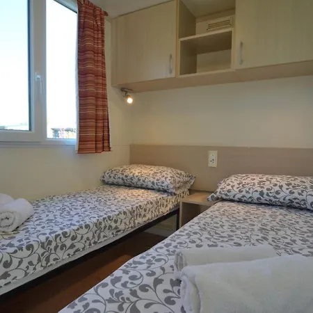 Flores Mobile Homes 3* 罗维尼
