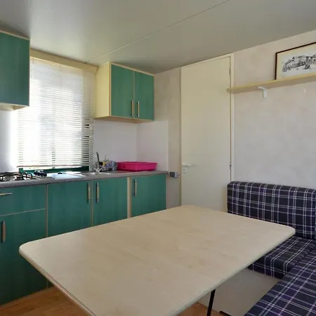 Flores Mobile Homes 招待所 3*