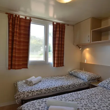 Flores Mobile Homes 招待所